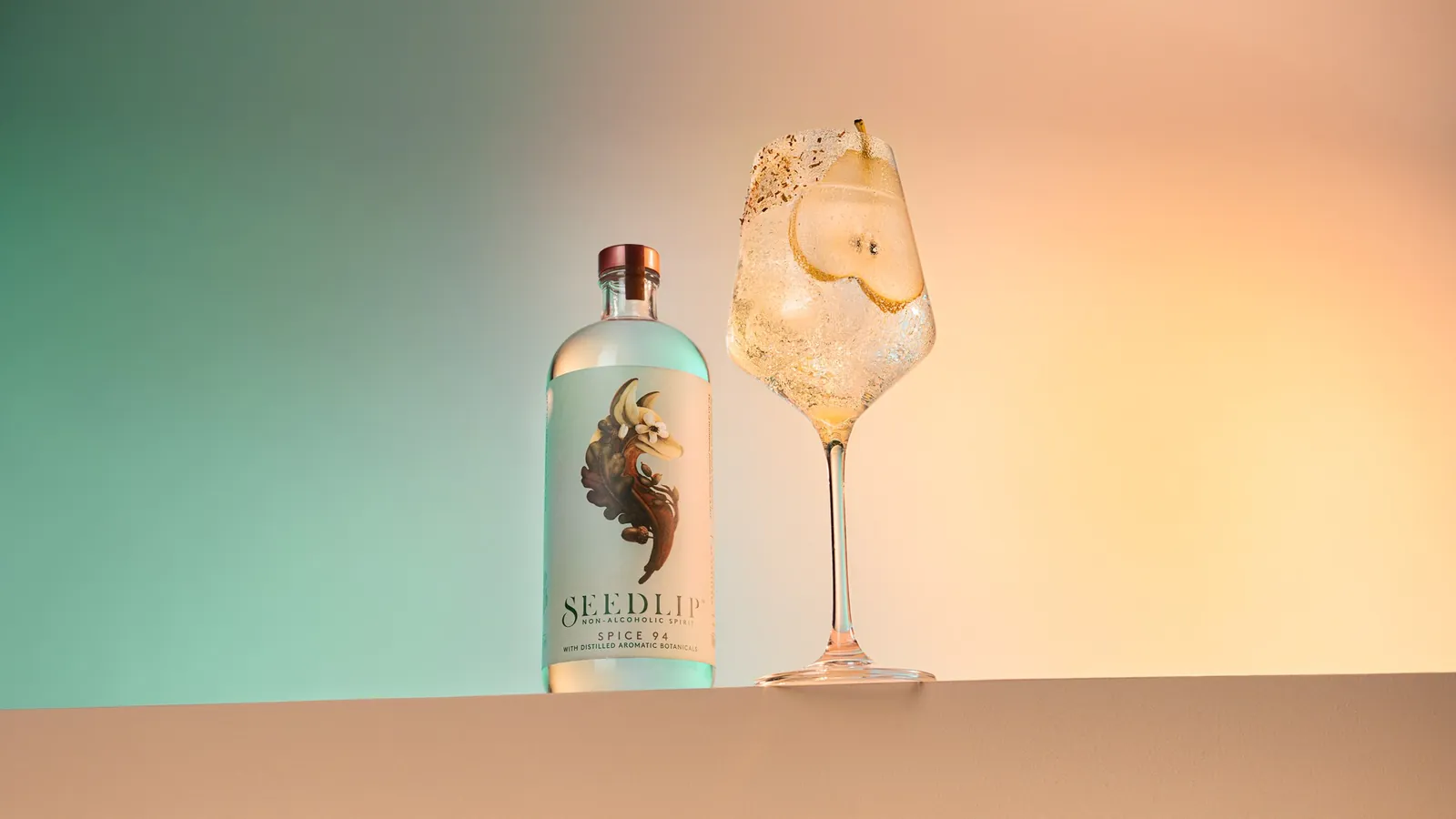 Bouteille de Seedlip Spice 94 et un spritz